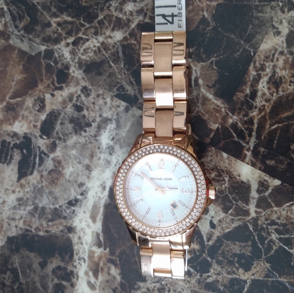 Michael Kors Rose Gold watch - Picture 11 of 13
